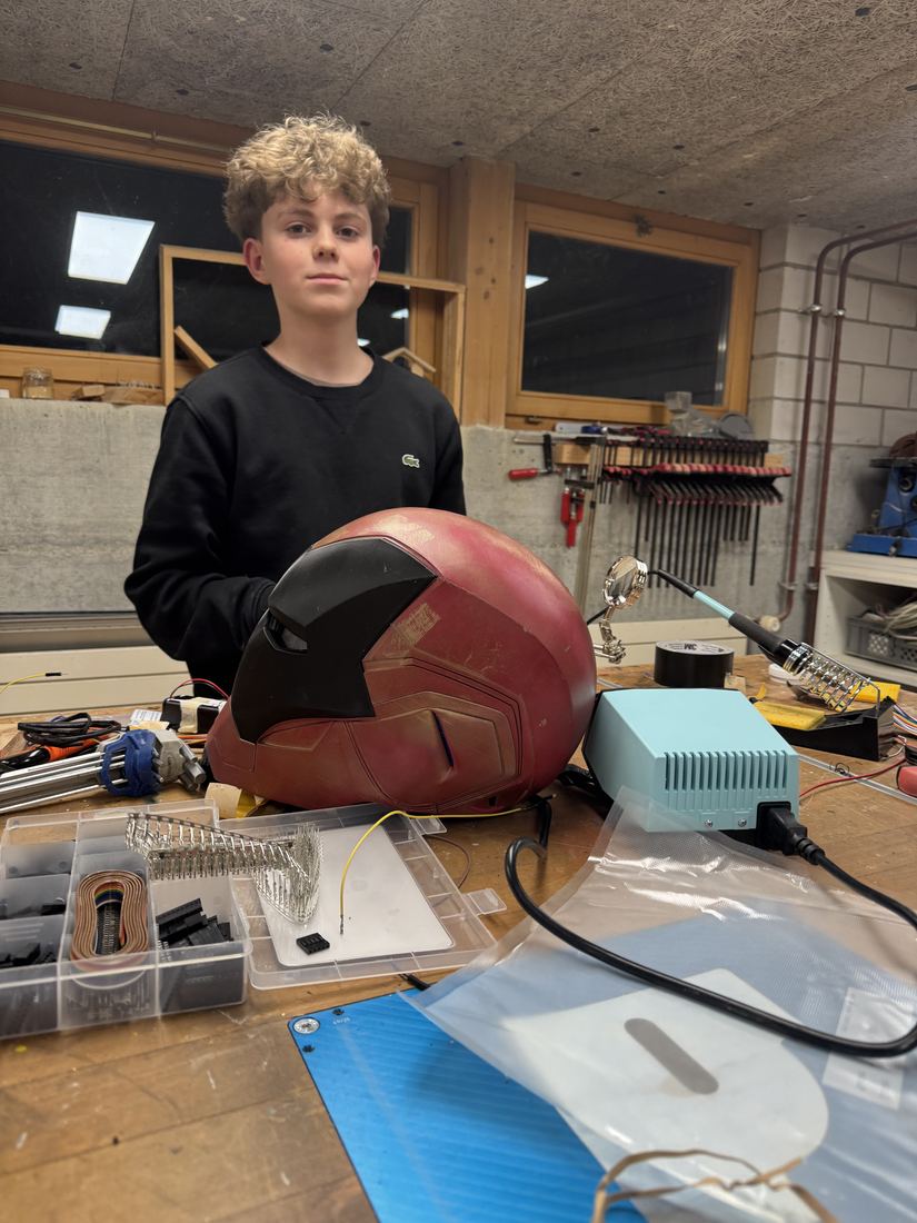 Iron Man Mark 50 Helm auf der Werkbank
